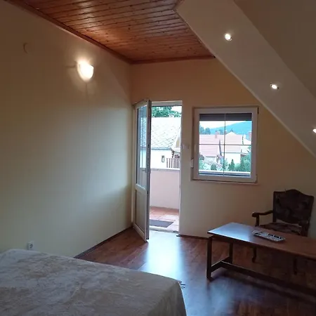 Quo Vadis Apartman Сиглигет